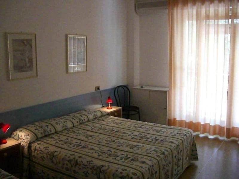 Hotel Myriam 利尼亚诺萨比亚多罗 外观 照片