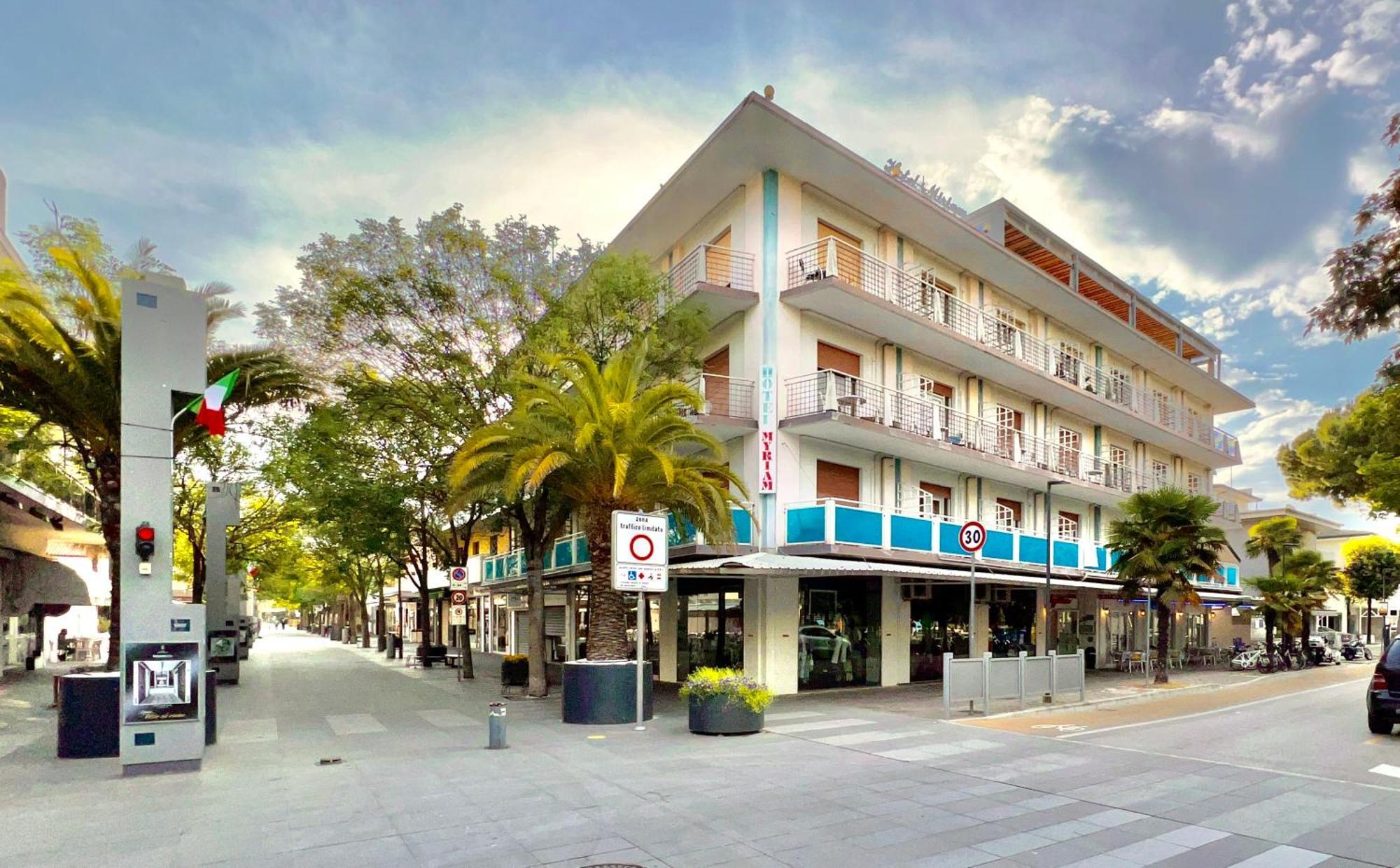 Hotel Myriam 利尼亚诺萨比亚多罗 外观 照片